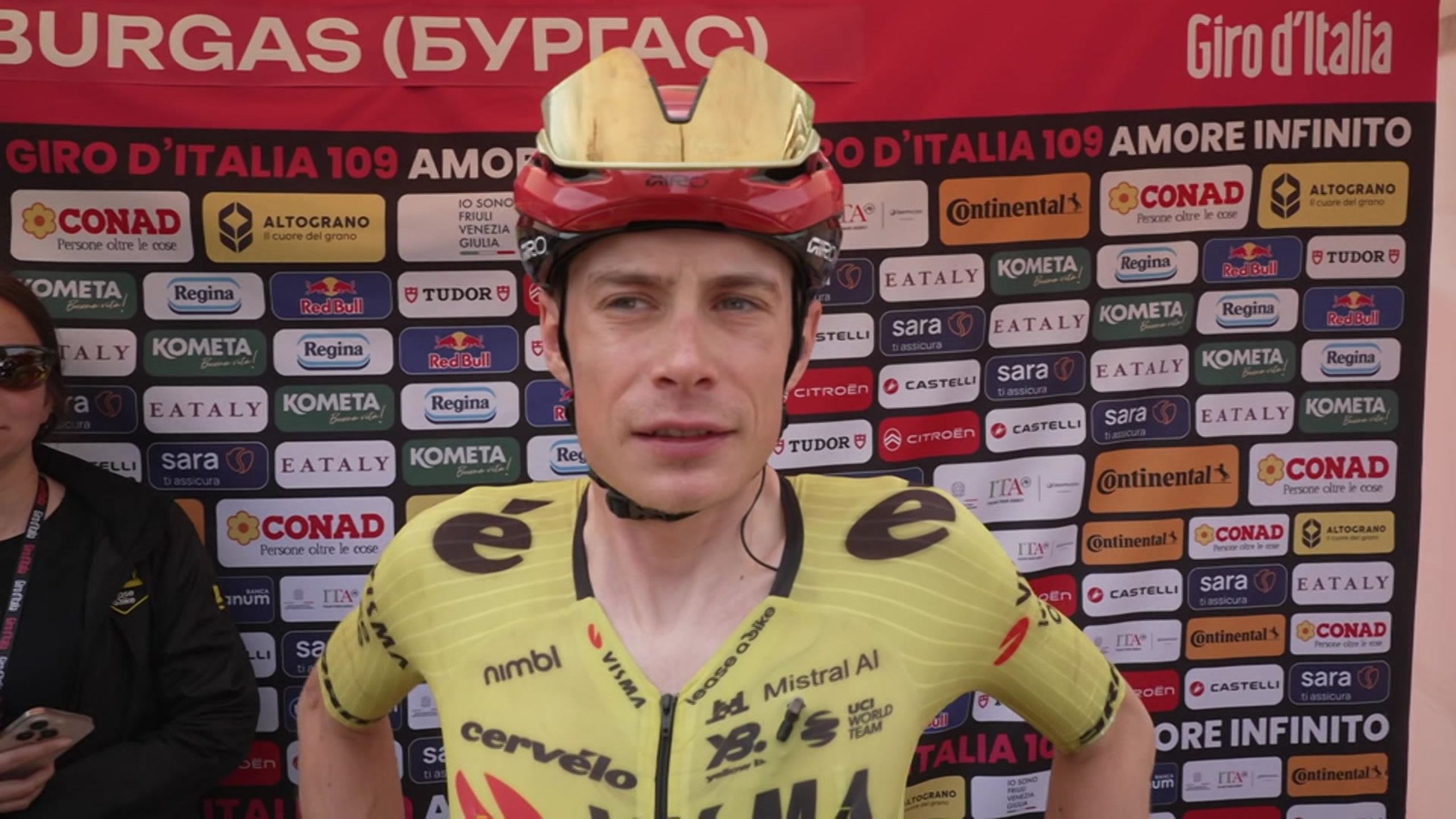 Jonas Vingegaard grapt én waarschuwt vlak voor lastige Giro-rit - 