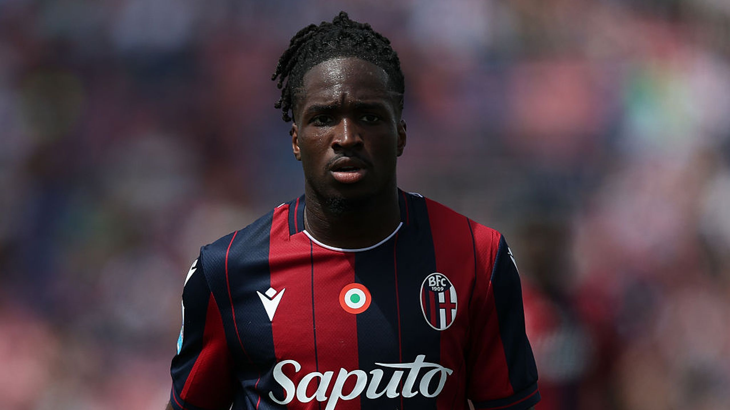 Jonathan Rowe, attaccante del Bologna, ha parlato della rissa che ...