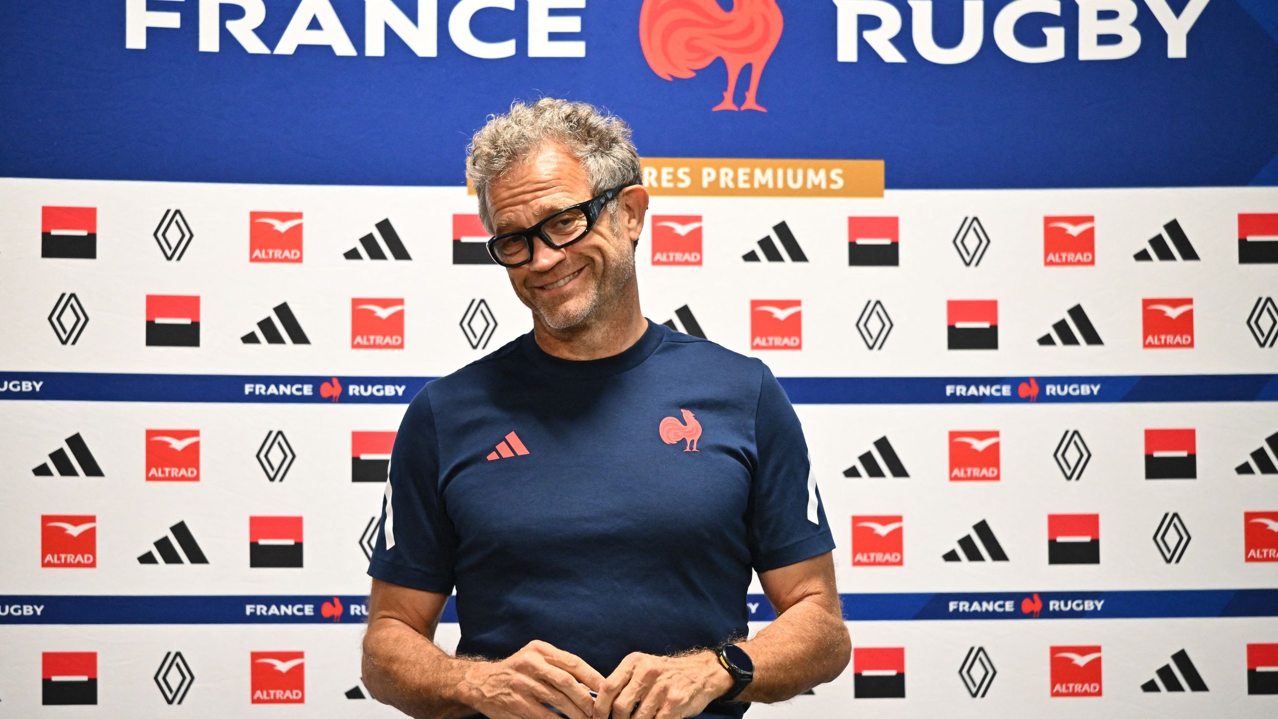 Image accompanying Eurosport coverage of Fabien Galthié addressing squad management.