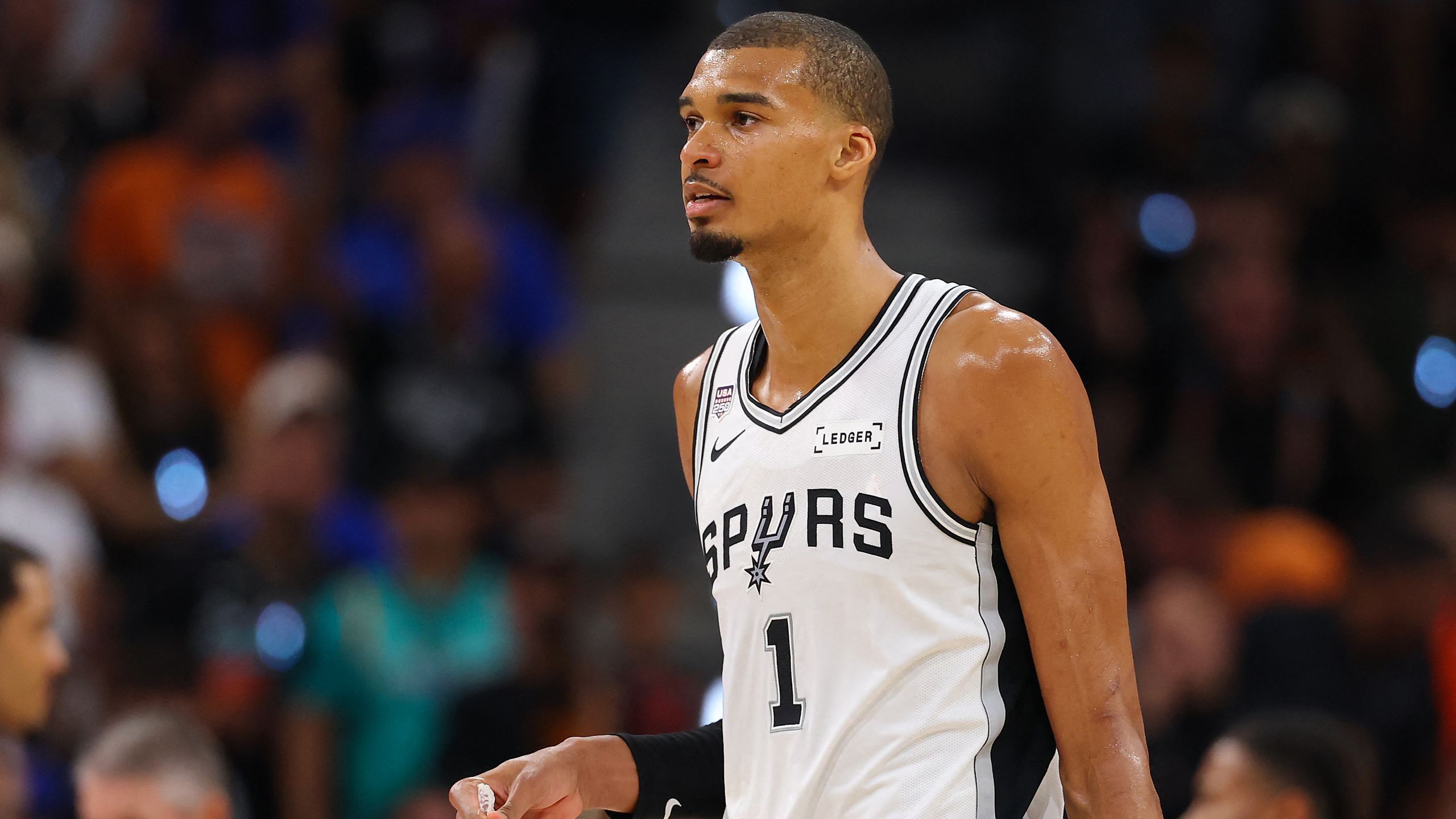 NBA: Victor Wembanyama verlängert Vertrag bei San Antonio Spurs um fünf ...
