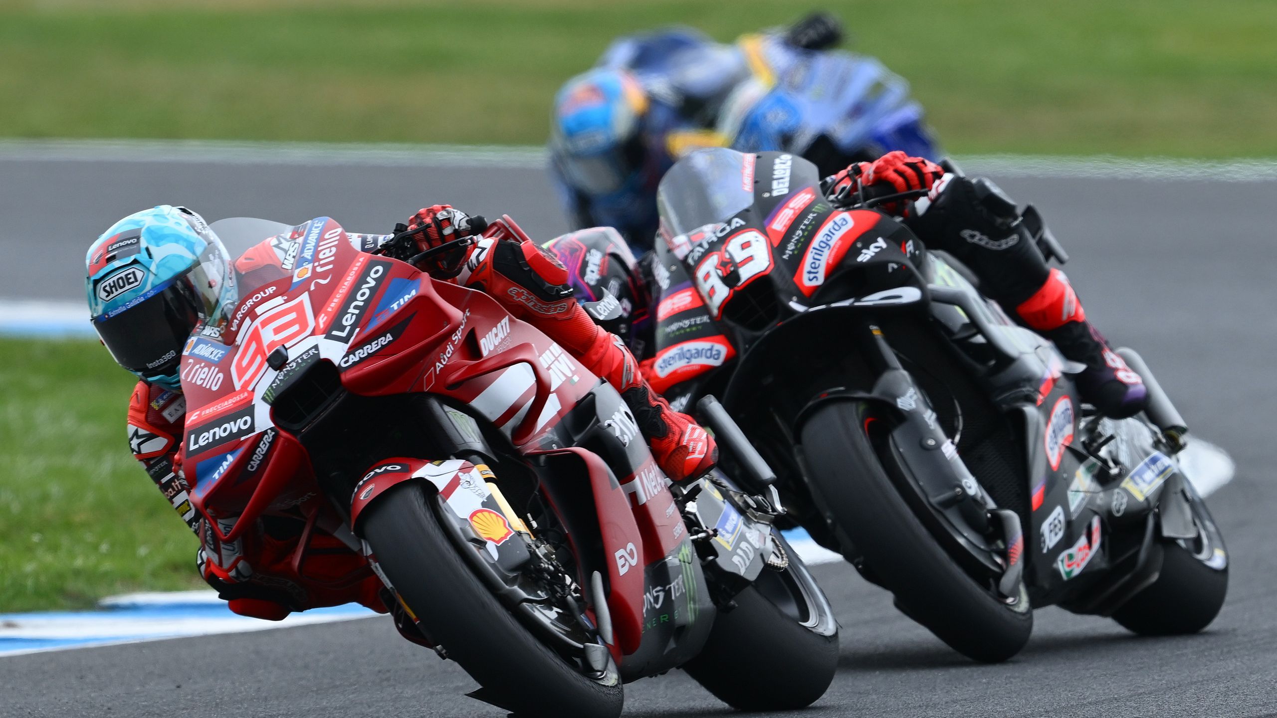 Golpe de Marc Márquez al Mundial: Victoria en la sprint y caída con consecuencias de Martín