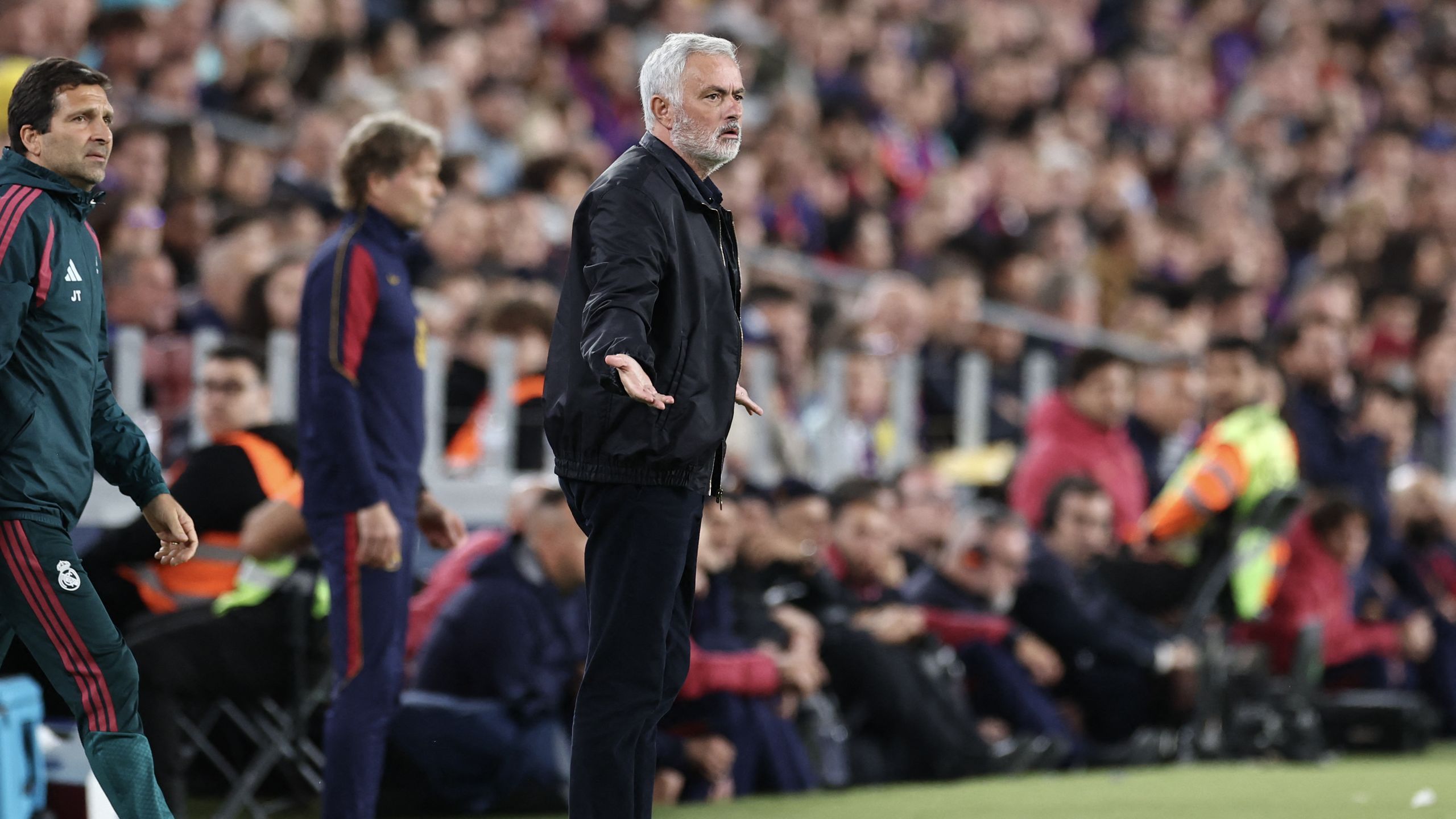LaLiga 2026/2026 | Mourinho, indignado por la no expulsión de Cancelo ...