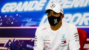 F1 Lewis Hamilton Dons Endsars T Shirt Ahead Of Portuguese Grand Prix Eurosport