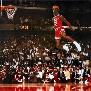 La grande schiacciata dimenticata di Michael Jordan nel 1985 a Trieste ...