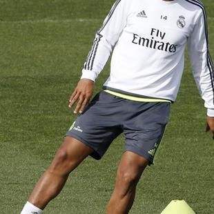 Casemiro vuelve a calzarse las botas y a tocar bal n Eurosport