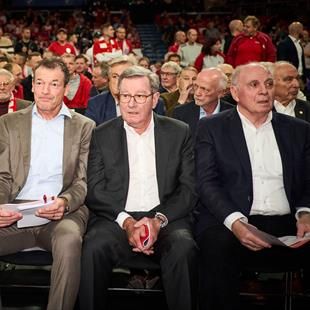 FC Bayern: Marketingvorstand Andreas Jung verlässt den FCB - Vertrag ...