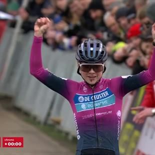 Maldegem | Laura Verdonschot wint drie dagen na WK voor Bentveld en Bakker - Veldrijden video