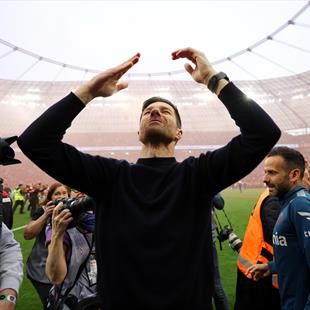 Xabi Alonso fürht Bayer Leverkusen zu erstem Meistertitel der ...