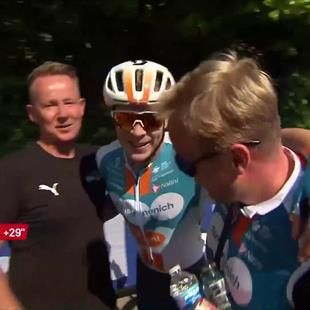ZLM Tour | Casper van Uden wint na machtige sprint in Wissenkerke en schenkt Team DSM nieuwe zege - 