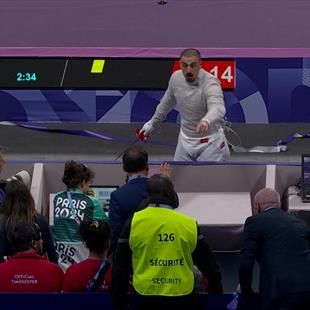 Paris 2024 | Georgische schermer Bazadze gaat na nederlaag helemaal los op de loper