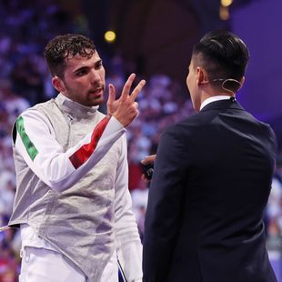 Paris 2024 | Woede bij Italiaanse schermer na driemaal spelen beslissend punt - Goud voor Hongkong