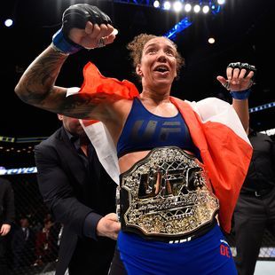 Eerste vrouwelijke UFC-kampioen van Hollandse bodem hangt handschoenen aan de wilgen
