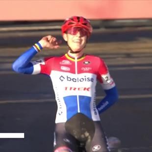 Dublin | Lucinda Brand wint duel met Fem van Empel in Iers veld, Zoe Backstedt op het podium