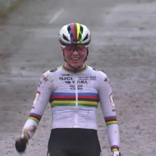 Fem van Empel bekroond rentree in veld met overtuigende zege in Gavere