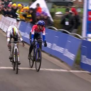 Fem van Empel verslaat Lucinda Brand in slotmeters na zenuwslopende finale in Baal