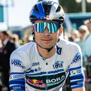 Red Bull-Bora-hansgrohe is challenging Roglic for the pink jersey