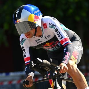 Roglic shines in the time trial and wins the pink jersey in a thriller ...