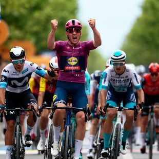 Pedersen celebrates second win and reclaims pink jersey