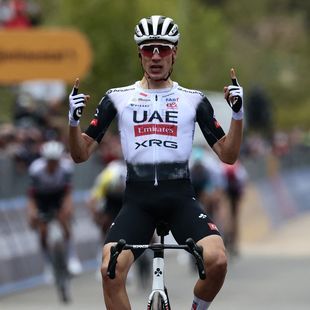 Ayuso climbs the hardest, but Roglic takes the pink jersey