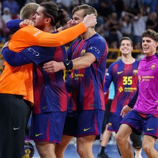 Kosmita przebrany za bramkarza zdjął klątwę Barcelony