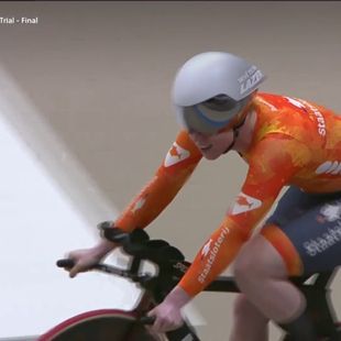 Na ‘Hattrick Harrie’ nu ook ‘Hattrick Hetty’ – Van de Wouw wint derde goud WK op kilometertijdrit