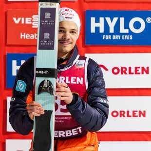Ski jumping in Klingenthal: Philipp Raimund jumps onto the podium for the ...