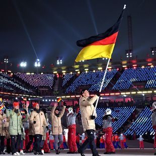 Olympic flag bearers: Ski jumper Katharina Schmid and ice hockey star Leon ...