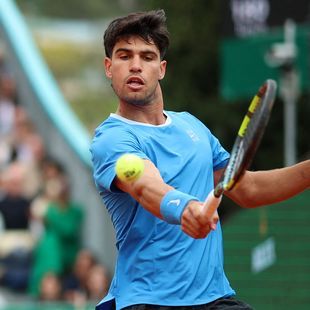 Alcaraz celebrando la victoria