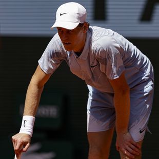 Jannik Sinners körperliche Probleme häufen sich bei Hitze - Coach Simone ...