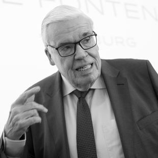 HSV investor Klaus-Michael Kühne dies at the age of 89 - | Mourning for ...