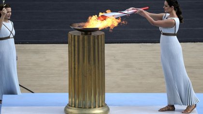 Übergabe des Olympischen Feuers: Feierliche Zeremonie in Athen