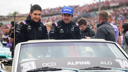 La pulla de Alonso a Ocon por radio tras casi dejarlo fuera de la carrera