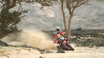 Dakar 2023 | Titelverdediger Sunderland crasht zwaar en valt in eerste etappe direct uit