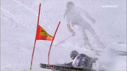 WK skiën | Bijna-botsing Noorwegen en Oostenrijk na valpartij tijdens de parallelslalom