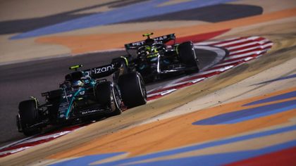 Alonso și Hamilton au oferit un moment superb după ce au făcut spectacol în MP al Bahrainului