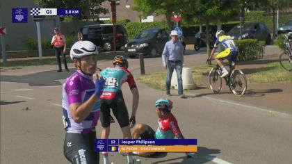 Ronde van België | Ewan en Philipsen komen hard ten val in Knokke-Heist