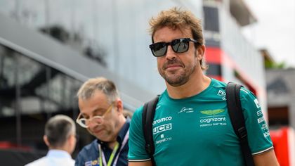 Fernando Alonso, dispuesto a asumir "un riego adicional" ante Verstappen para lograr la 33