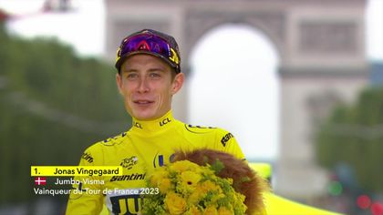 Vingegaard celebrates on podium in yellow jersey