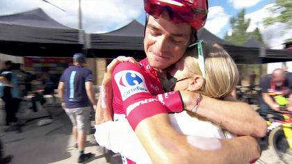 Sepp Kuss festeggia con la famiglia: è ad un passo dalla vittoria della Vuelta