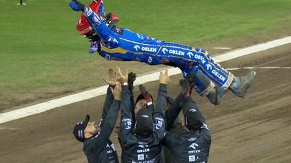 'He did it in style' - Zmarzlik wins second consecutive Speedway world title to joyous celebrations