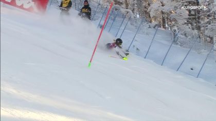 “Troppo ripido”: sciatrice faccia sulla neve per tutto il muro