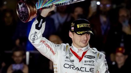 Resumen GP Las Vegas: Verstappen reina en la locura con remontada de Sainz y Alonso