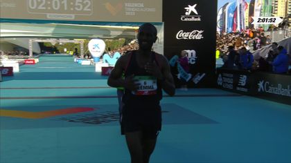 Valencia | Sisay Lemma wint met toptijd van 2.01.48, Choukoud loopt onder olympische limiet