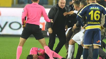 Eklat in Türkei: Süper Lig nach Attacke auf Schiedsrichter gestoppt