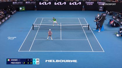 Długa wymiana w 3. secie meczu Sinner - Miedwiediew w finale Australian Open 2024