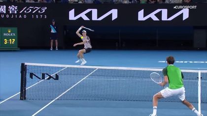 Dobra akcja Sinnera w 2. gemie 5. seta w finale Australian Open