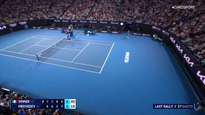 Świetna wymiana w meczu Sinner - Miedwiediew w finale Australian Open 2024