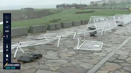 Las dantescas imágenes por el temporal en A Coruña que obligaron a modificar la crono por seguridad