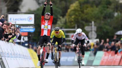 Parijs-Nice | Mattias Skjelmose wint spectaculaire rit, Brandon McNulty nieuwe leider