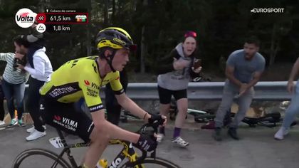 Un campeón de la Vuelta en agonía: El sufrimiento de Kuss descolgándose ante el ritmo de Pogacar